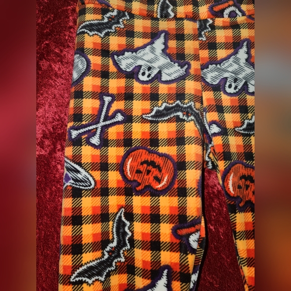 No Boundaries Halloween Boo Flannel Soft Leggings - Picture 3 of 4